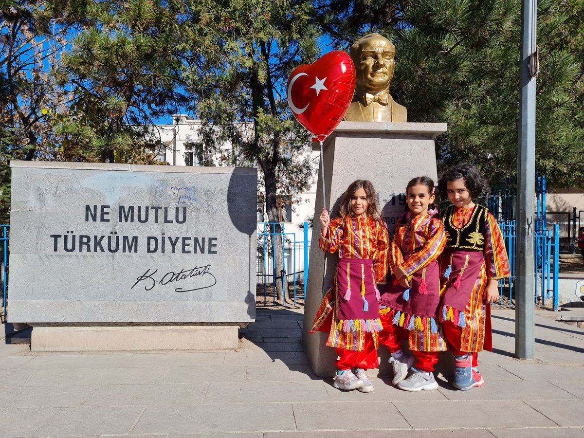 sariaslanumut's tweet photo. #NeMutluTürkümDiyene #yasasıncumhıriyet #29EkimCumhiyetBayramımızKutluOlsun 🇹🇷 https://t.co/7VJqAU2MMW