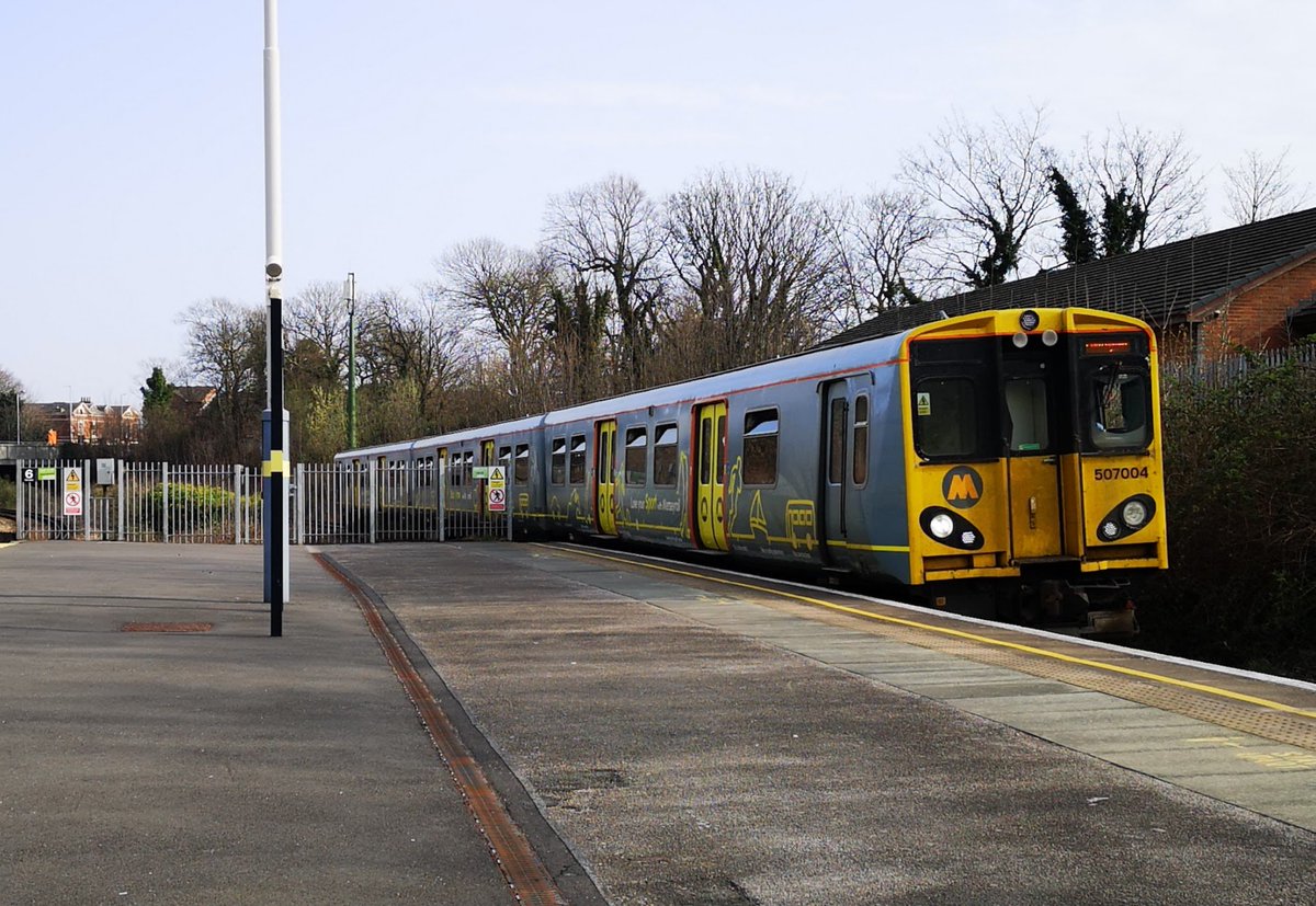 DownOnTheStour's tweet photo. Once the woes of not giving a crap what people thought kicked in in my 20s it was back to riding the absolute hell out of these fantastic machines! 

Every trip to Liverpool saw me bash these beasts! 

#507farewell #class507 #PEP #Merseyrail #hellfire #class508 #megatraction https://t.co/azgd0WsaIH