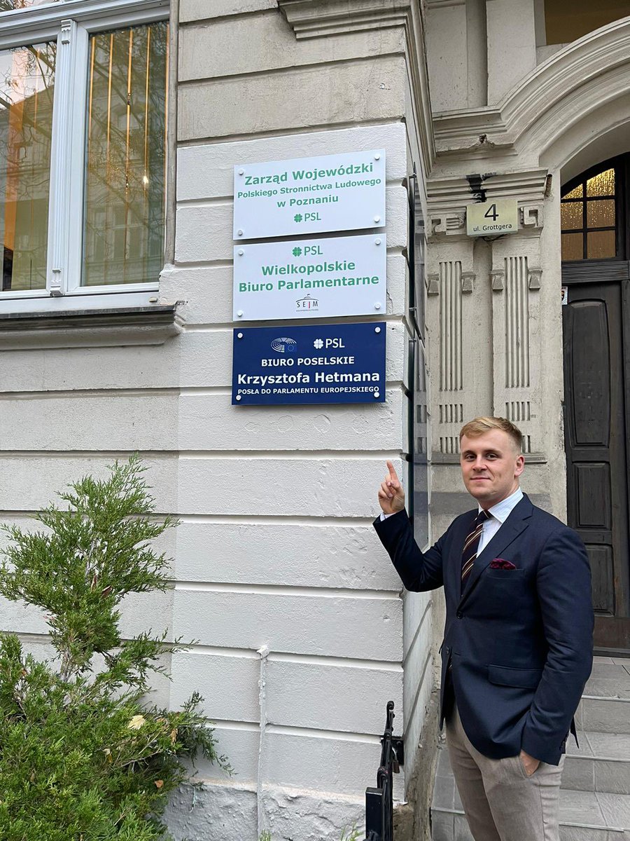 Poznańskie biuro poselskie <a href="/Hetman_K/">Krzysztof Hetman</a> oficjalnie otwarte, a ja będę miał przyjemność je poprowadzić.

Panu Posłowi dziękuję za zaufanie, a zainteresowanych zapraszam na ul. Grottgera lub do kontaktu telefonicznego bądź mailowego! 

📞690634080📞
📧biuro.wlkp@krzysztofhetman.pl📧