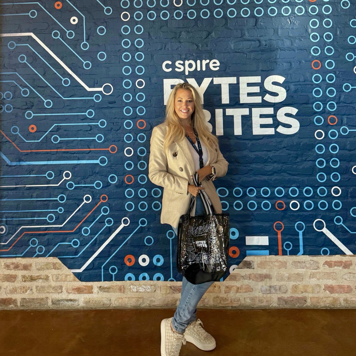 Ozmo's tweet photo. Our Account Executive, Sharleene Lins, had the pleasure of attending @CSpire’s Bytes & Bites event in Madison, MS, connecting with industry leaders and exploring the latest in business technology.
#BytesAndBites #TechEvent #IT #Networking #CSpire #RemoteVideo #Insights #Business https://t.co/2SaOgoD32e