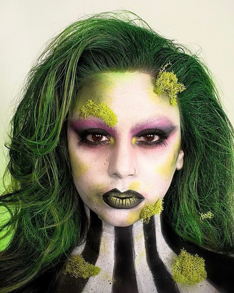 MACcosmetics's tweet photo. 🚨Costume contest 🚨. Vote for your fave #MACHalloween look in the comments... Grand prize: bragging rights. 

#CostumeContest #Halloween #HalloweenInspo #HalloweenMakeup https://t.co/43akqJRer2
