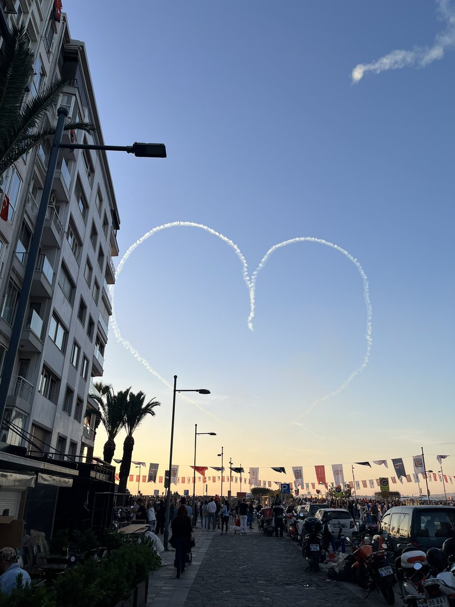 ferittimeritti's tweet photo. Solotürk kalbi beğenen bi sonraki solotürk gösterisine kadar aşkı buluyo bulamayanlara da çekilişle solotürk tişörtü https://t.co/wSAQwTmWbj