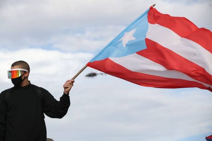 AccessBadBunny's tweet photo. “Nosotros estamos luchando desde el dia uno de nuestra existencia, somos la definicion de corazón y resistencia. Aquí seguimos, aquí estamos, y para aquellos que olvidan quienes somos…tranquilo, con orgullo se lo recordamos”. — Bad Bunny. 🇵🇷

https://t.co/khJcr8KQ9r https://t.co/cgtkQtBwV2