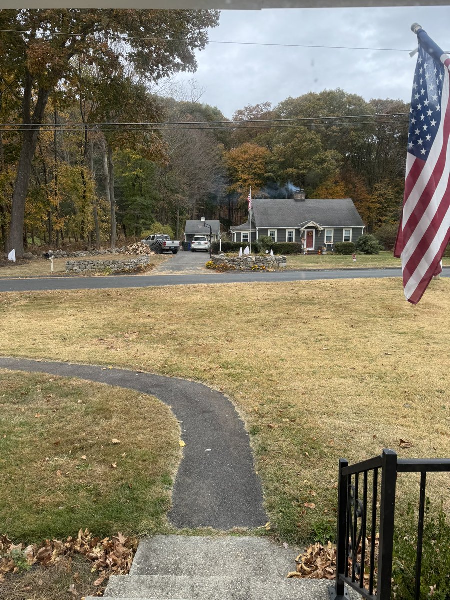 jswx33's tweet photo. The fall drought has really taken a toll on my lawn https://t.co/m8mG1S1uig