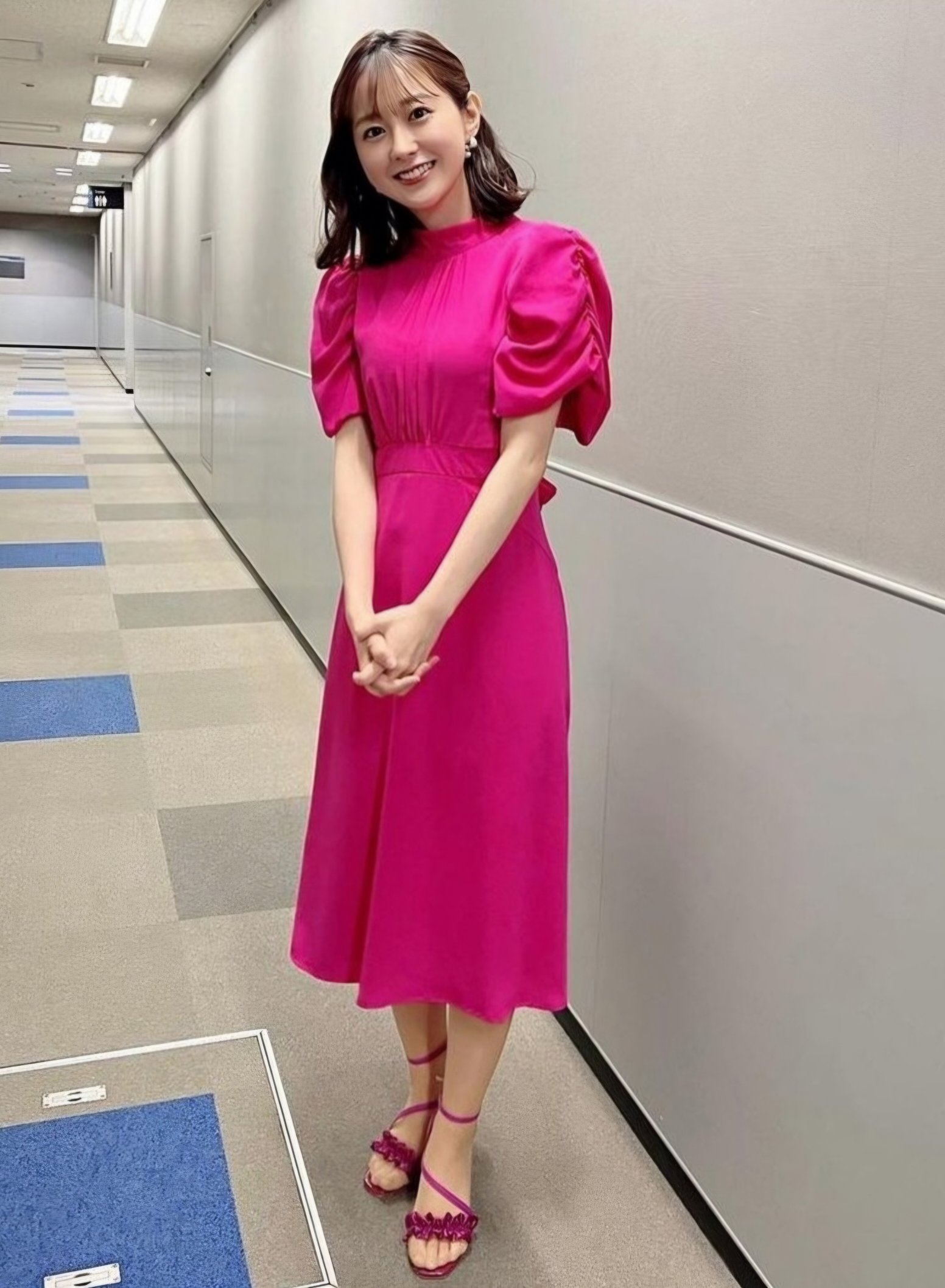 女子アナパンストつま先 
