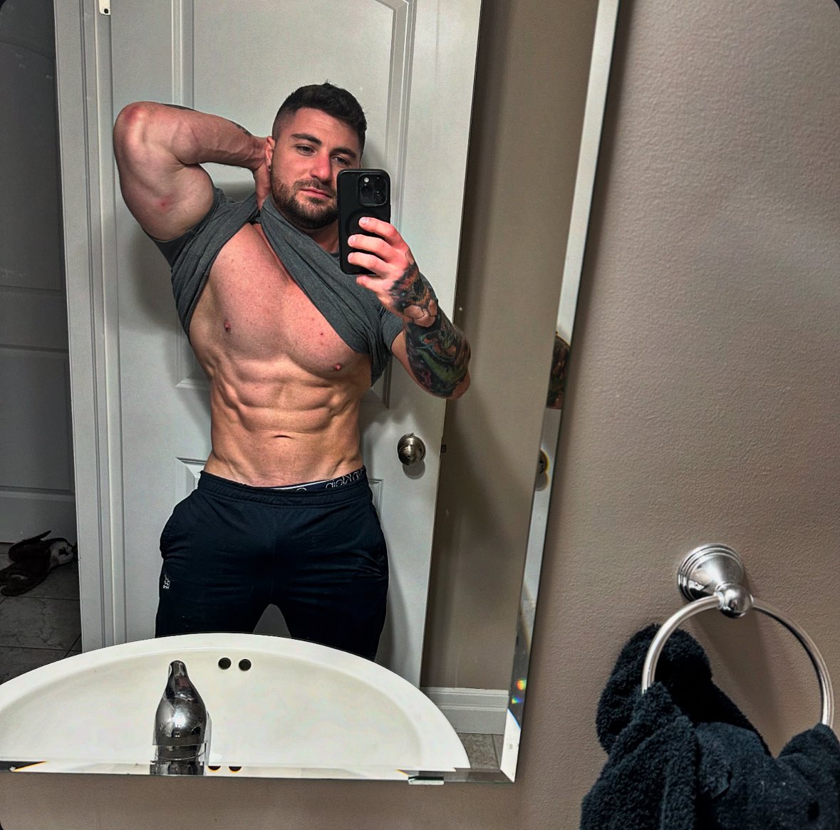averagejoefit8's tweet photo. Still lean some how 

https://t.co/mO9yexebTE https://t.co/OL0AzgijyZ