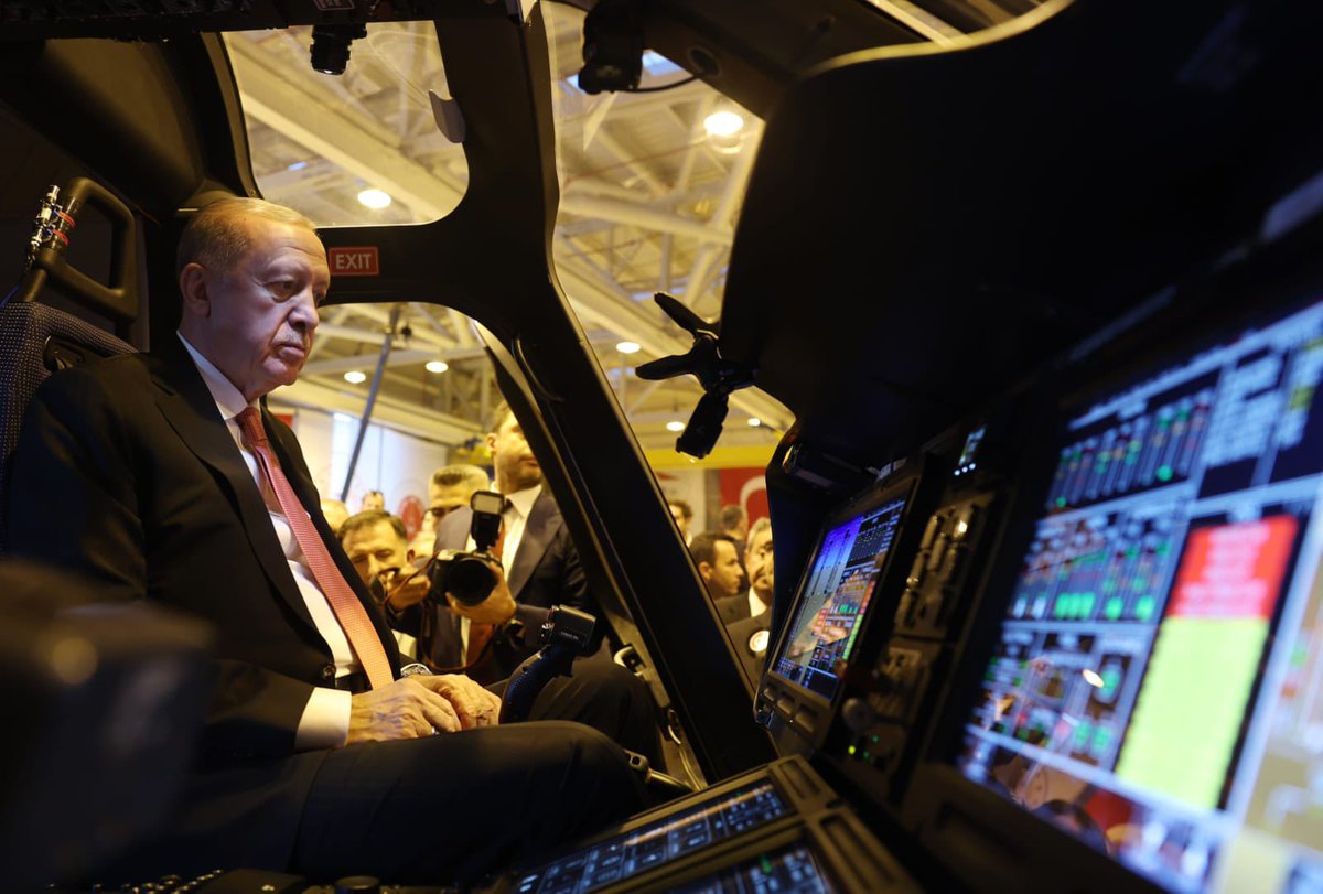 munirkaraloglu's tweet photo. "Savunma Sanayisinde,tam bağımsız Türkiye hayali gerçekleştirilinceye kadar bize; durmak,dinlenmek,nefeslenmek yok."

Cumhurbaşkanımız Sn.@RTErdogan'ın teşrifleriyle Jandarma Gen.Komutanlığımıza ilk teslimatı gerçekleşen #GökbeyHelikopteri Ülkemize ve Milletimize hayırlı olsun.🇹🇷 https://t.co/XLfA108UIy