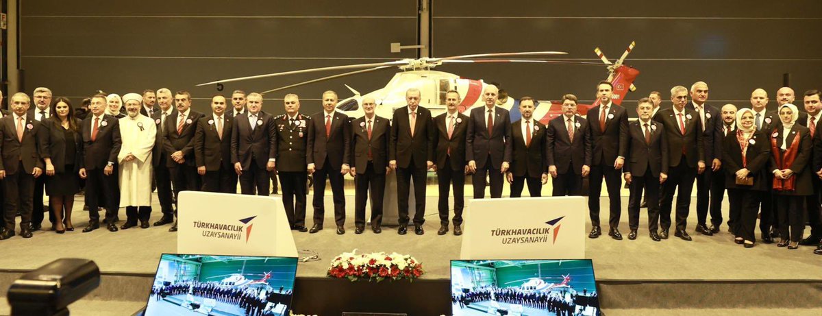 munirkaraloglu's tweet photo. "Savunma Sanayisinde,tam bağımsız Türkiye hayali gerçekleştirilinceye kadar bize; durmak,dinlenmek,nefeslenmek yok."

Cumhurbaşkanımız Sn.@RTErdogan'ın teşrifleriyle Jandarma Gen.Komutanlığımıza ilk teslimatı gerçekleşen #GökbeyHelikopteri Ülkemize ve Milletimize hayırlı olsun.🇹🇷 https://t.co/XLfA108UIy