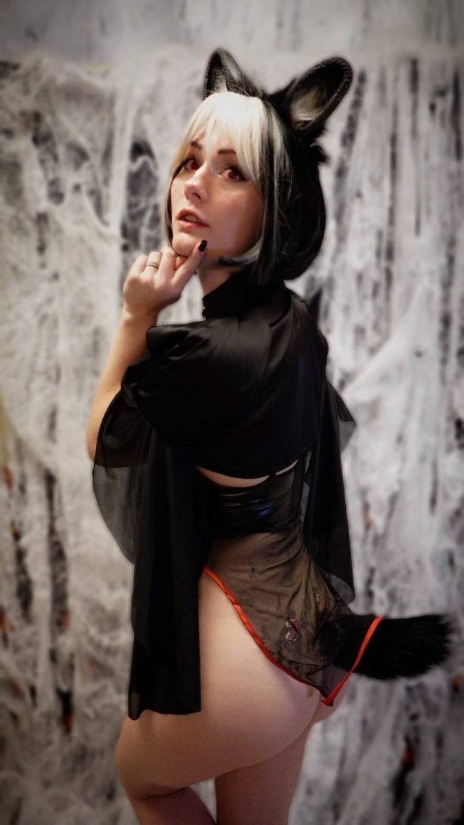 Foxy_Fae_'s tweet photo. From a bad girl to a bad girl 🦇 It's spooky season 🎃 https://t.co/uwM3s5qnHh
