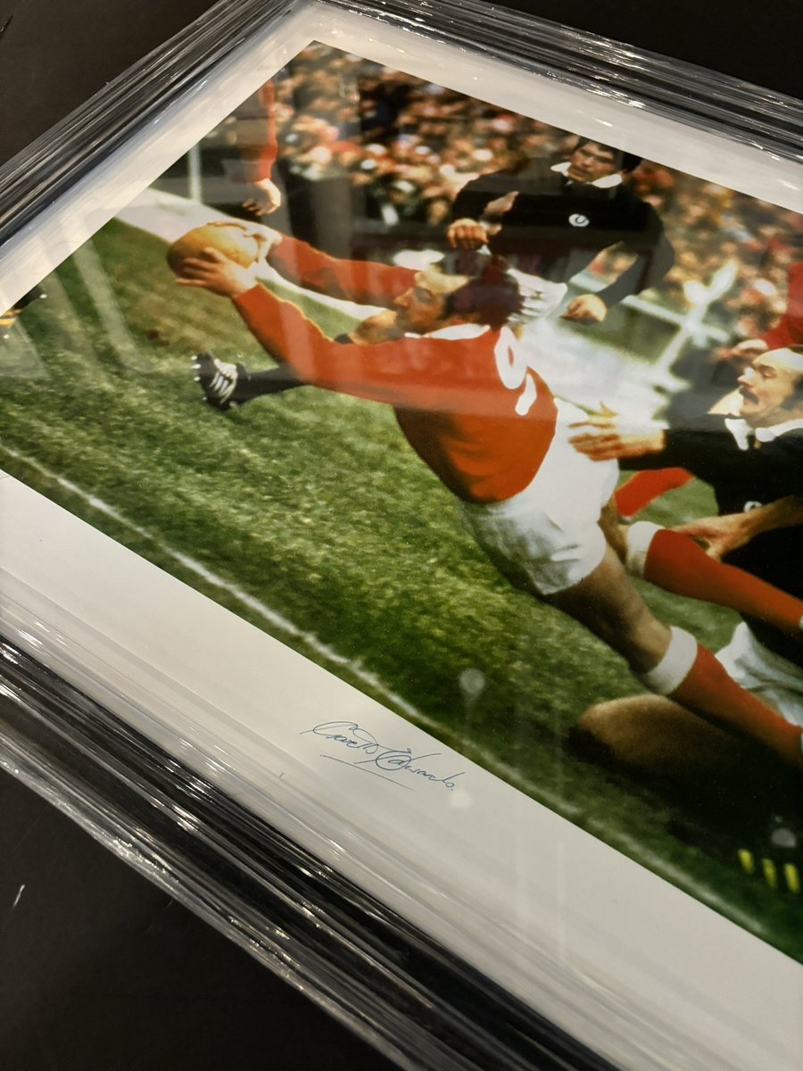 CrazyFraming's tweet photo. The Autumn #RugbyInternationals are upon us & we have an amazing range of Signed #RugbyMemorabila. We cover all the nations with great items signed by legends such as #JonnyWilkinson, #GarethEdwards, #MartinJohnson, #JasonLeonard. #ChristmasGifts. @NicholsonsSC https://t.co/UeOqHhGwHl