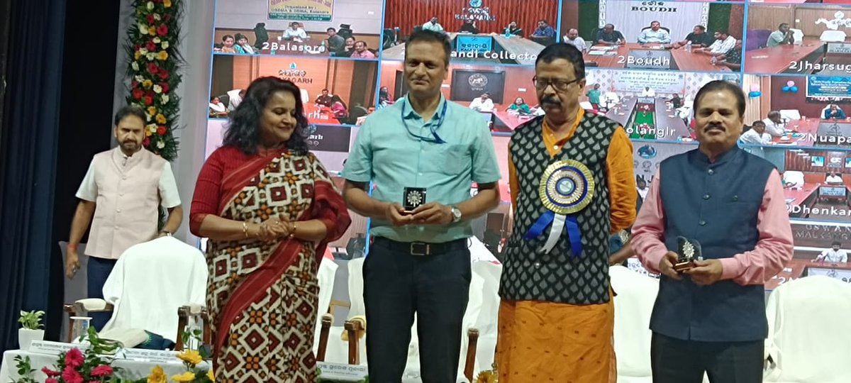 incoismoes's tweet photo. National Tsunami Ready Board recognised 26 villages (24 new + 2 renewal) of #Odisha as Tsunami Ready communities. Today, as part of State Level observance of Odisha Disaster Preparedness Day, Shri. Mohan Charan Majhi, Hon'ble Chief Minister of Odisha presented Tsunami Ready certificates to 26 coastal communities in the presence of #INCOIS officials.
#TsunamiReady #Disasterpreparedness #Earlywarning #MoES
@moesgoi @DrJitendraSingh @CMO_Odisha  @ravi_moes @tummalasrini @UNESCO @DCC_IOR @UNOceanDecade @PIB_India @OfficeOfDrJS @osdma