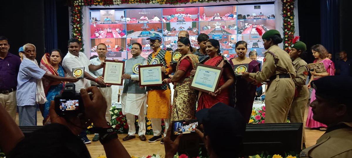 incoismoes's tweet photo. National Tsunami Ready Board recognised 26 villages (24 new + 2 renewal) of #Odisha as Tsunami Ready communities. Today, as part of State Level observance of Odisha Disaster Preparedness Day, Shri. Mohan Charan Majhi, Hon'ble Chief Minister of Odisha presented Tsunami Ready certificates to 26 coastal communities in the presence of #INCOIS officials.
#TsunamiReady #Disasterpreparedness #Earlywarning #MoES
@moesgoi @DrJitendraSingh @CMO_Odisha  @ravi_moes @tummalasrini @UNESCO @DCC_IOR @UNOceanDecade @PIB_India @OfficeOfDrJS @osdma
