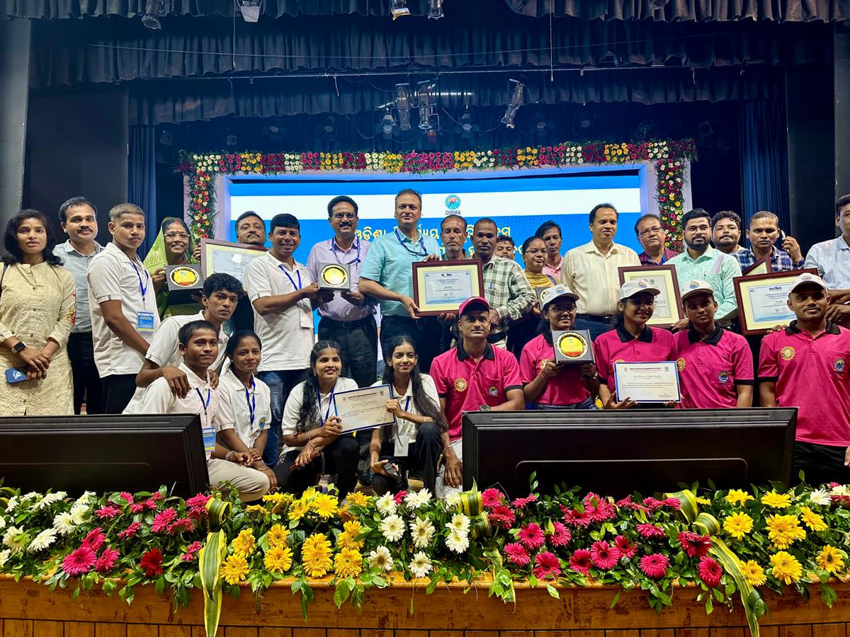 incoismoes's tweet photo. National Tsunami Ready Board recognised 26 villages (24 new + 2 renewal) of #Odisha as Tsunami Ready communities. Today, as part of State Level observance of Odisha Disaster Preparedness Day, Shri. Mohan Charan Majhi, Hon'ble Chief Minister of Odisha presented Tsunami Ready certificates to 26 coastal communities in the presence of #INCOIS officials.
#TsunamiReady #Disasterpreparedness #Earlywarning #MoES
@moesgoi @DrJitendraSingh @CMO_Odisha  @ravi_moes @tummalasrini @UNESCO @DCC_IOR @UNOceanDecade @PIB_India @OfficeOfDrJS @osdma