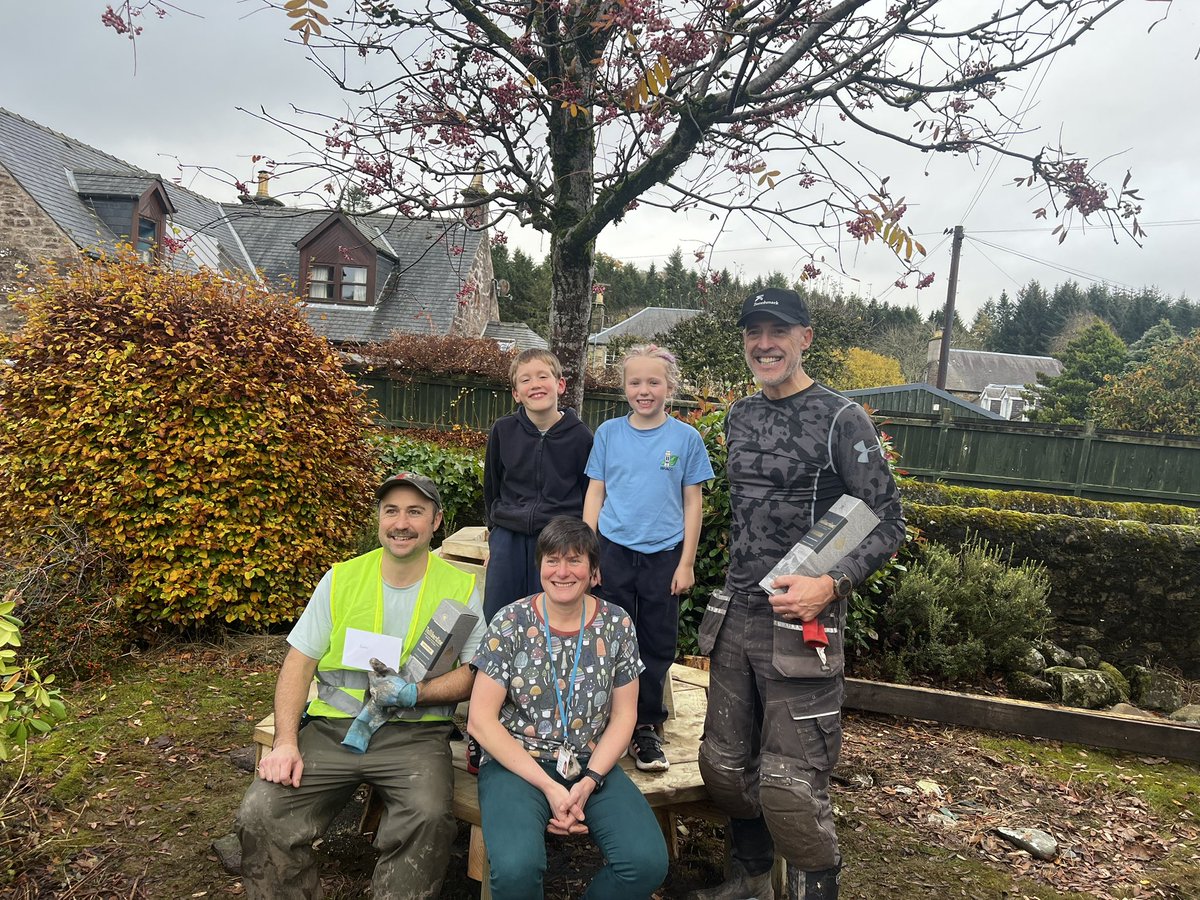 BracoPrimary's tweet photo. We would like to say a massive ‘thank you’ to members of our local community and @WeAreBenchmark for their hard work transforming our Community Garden. We cannot wait to begin using our new raised beds grow some produce 🥬🍅🥒🥕. #CommunityEngagement https://t.co/Nq891hah79