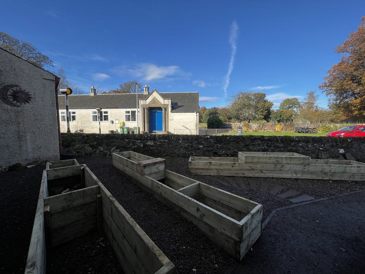 BracoPrimary's tweet photo. We would like to say a massive ‘thank you’ to members of our local community and @WeAreBenchmark for their hard work transforming our Community Garden. We cannot wait to begin using our new raised beds grow some produce 🥬🍅🥒🥕. #CommunityEngagement https://t.co/Nq891hah79