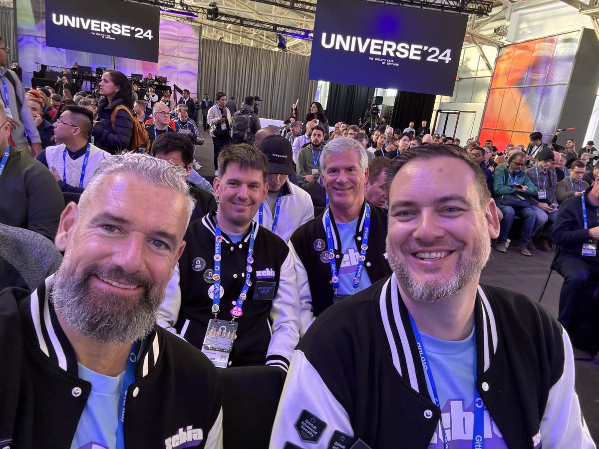 Waiting for the keynote of #githubuniverse to start…