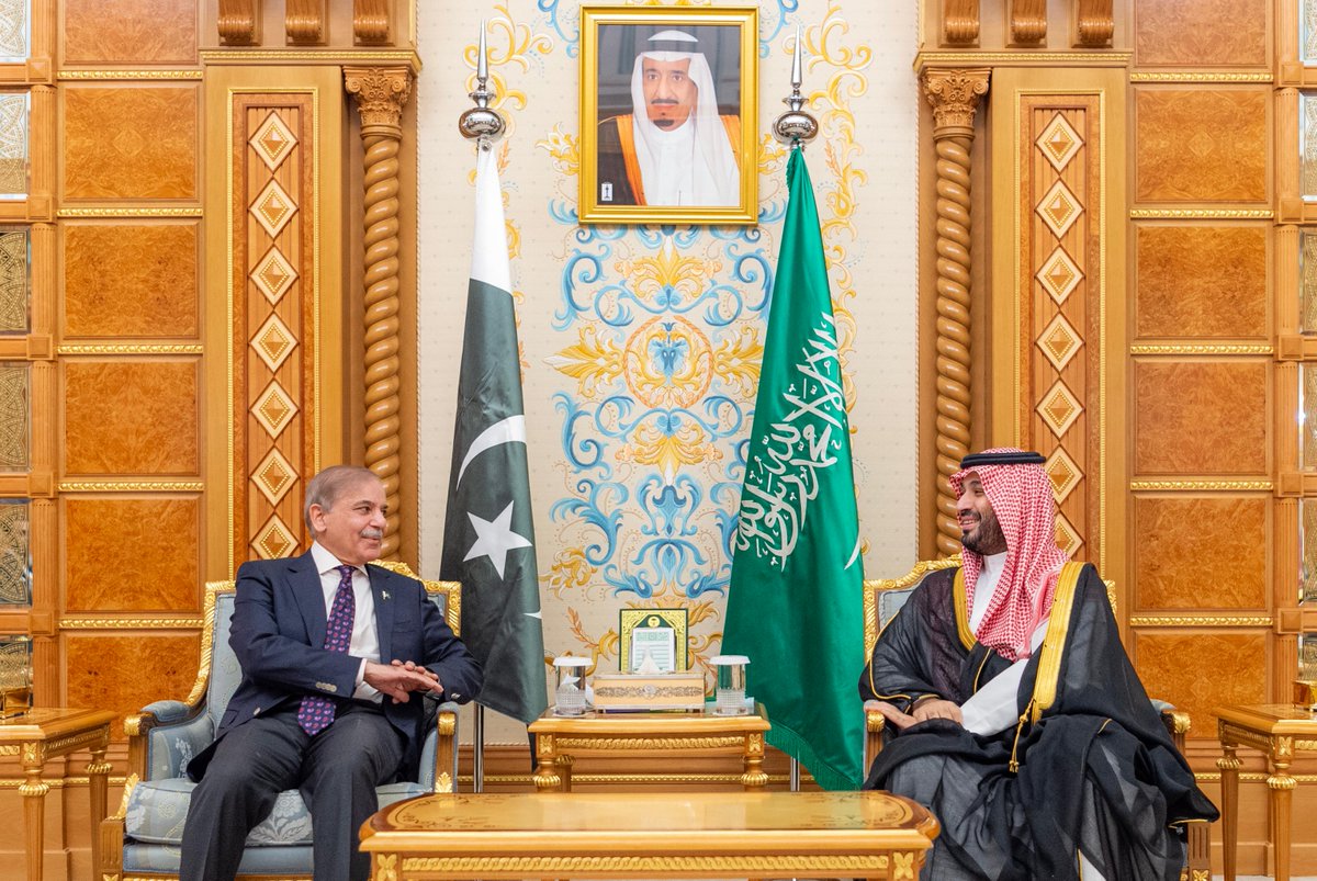 Crown Prince Mohammed bin Salman meets with Pakistani Prime Minister Muhammad Shehbaz Sharif in Riyadh