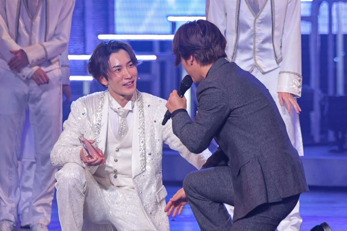 Audience_engeki's tweet photo. #渡辺翔太 ×#森本慎太郎、現・帝国劇場で最後の『DREAM BOYS』大千穐楽カーテンコール！#亀梨和也 がサプライズ登場✨

「エンターテイメントの素晴らしさを感じられた」熱い想いが語られた特別カーテンコールの様子をお届けします

🔽
https://t.co/luCnLji2mK

@toho_stage #DREAMBOYS #少年忍者 https://t.co/4GtfJDtVY6