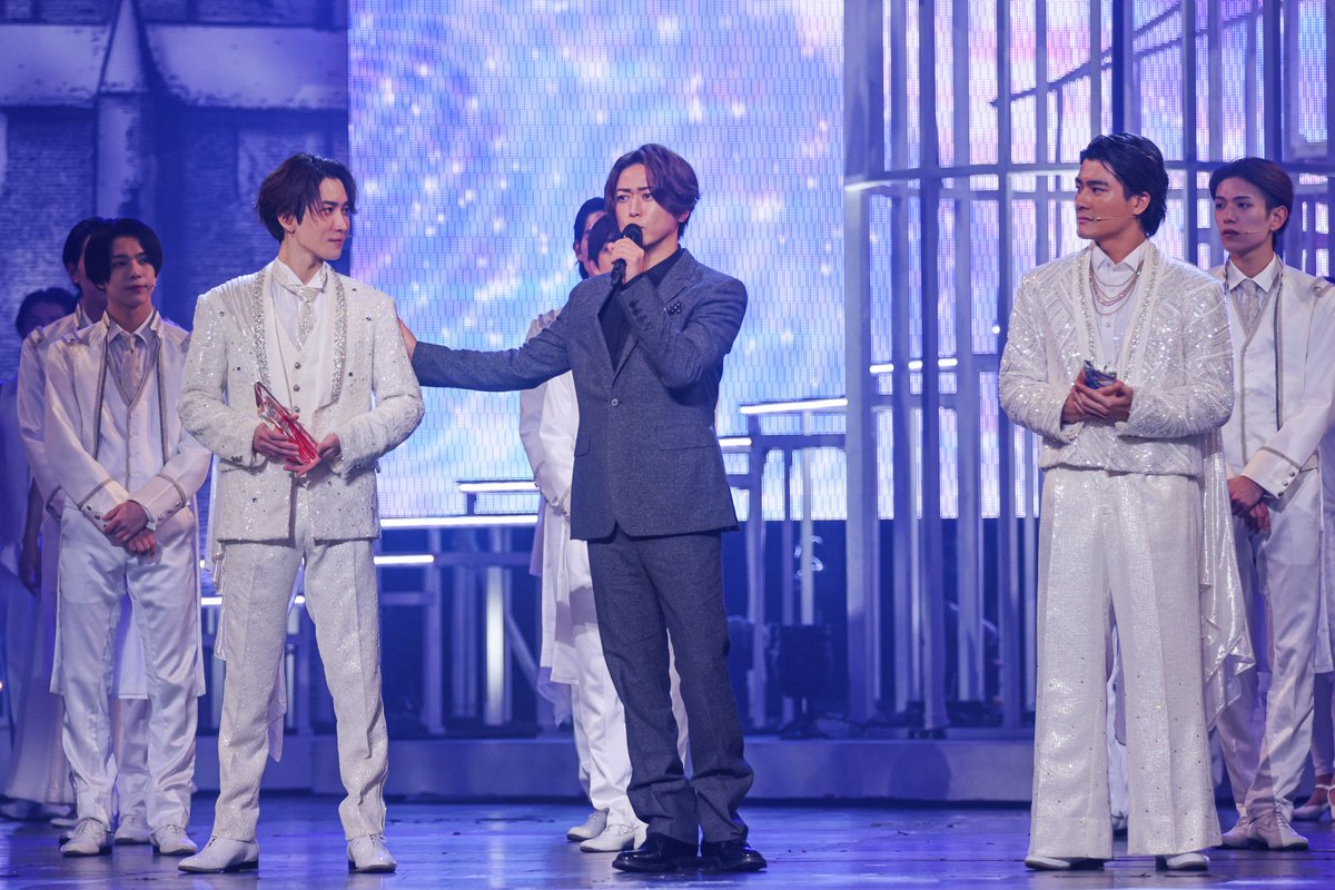 Audience_engeki's tweet photo. #渡辺翔太 ×#森本慎太郎、現・帝国劇場で最後の『DREAM BOYS』大千穐楽カーテンコール！#亀梨和也 がサプライズ登場✨

「エンターテイメントの素晴らしさを感じられた」熱い想いが語られた特別カーテンコールの様子をお届けします

🔽
https://t.co/luCnLji2mK

@toho_stage #DREAMBOYS #少年忍者 https://t.co/4GtfJDtVY6