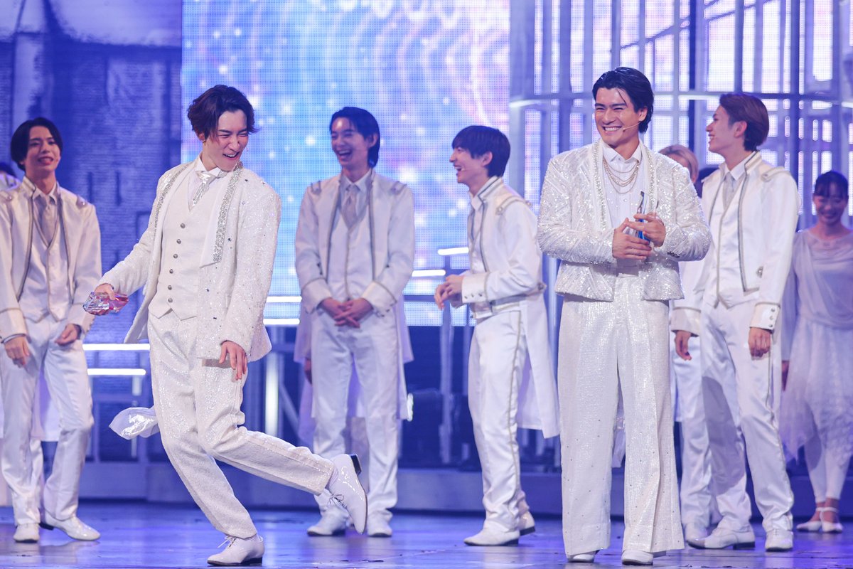 Audience_engeki's tweet photo. #渡辺翔太 ×#森本慎太郎、現・帝国劇場で最後の『DREAM BOYS』大千穐楽カーテンコール！#亀梨和也 がサプライズ登場✨

「エンターテイメントの素晴らしさを感じられた」熱い想いが語られた特別カーテンコールの様子をお届けします

🔽
https://t.co/luCnLji2mK

@toho_stage #DREAMBOYS #少年忍者 https://t.co/4GtfJDtVY6
