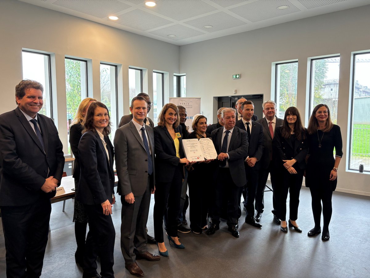 ✍️ Signature de la convention NPNRU du Quartier des Tilleuls au Blanc Mesnil (93) !

Marion OECHSLI, DG de <a href="/SEQENSofficiel/">Seqens</a>, a signé la convention NPNRU de Blanc Mesnil (93) qui définit les grandes orientations et l’économie générale de la rénovation urbaine d quartier des