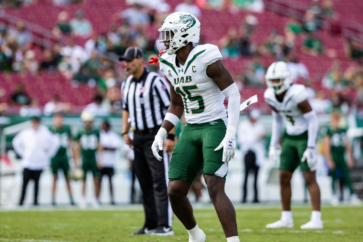 UAB_FB's tweet photo. #StatFact: Michael Moore has tallied 31 of his team-high 53 tackles in the last three games, and has moved up to 7th in the AAC in tackles per game (7.57). https://t.co/FIPr6h3VBu