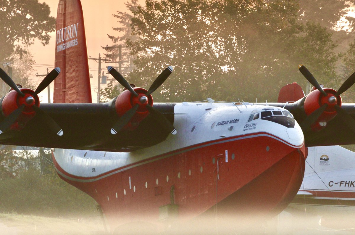 FlyYYJ_EnvolYYJ's tweet photo. The sun rises behind the Hawaii Mars on a misty morning!
#sunrisephotography #aircraft #floatplanes #hawaiimars #martinmars #britishcolumbiaaviationmuseum
📸 Jack Funk https://t.co/LEffDEwciZ