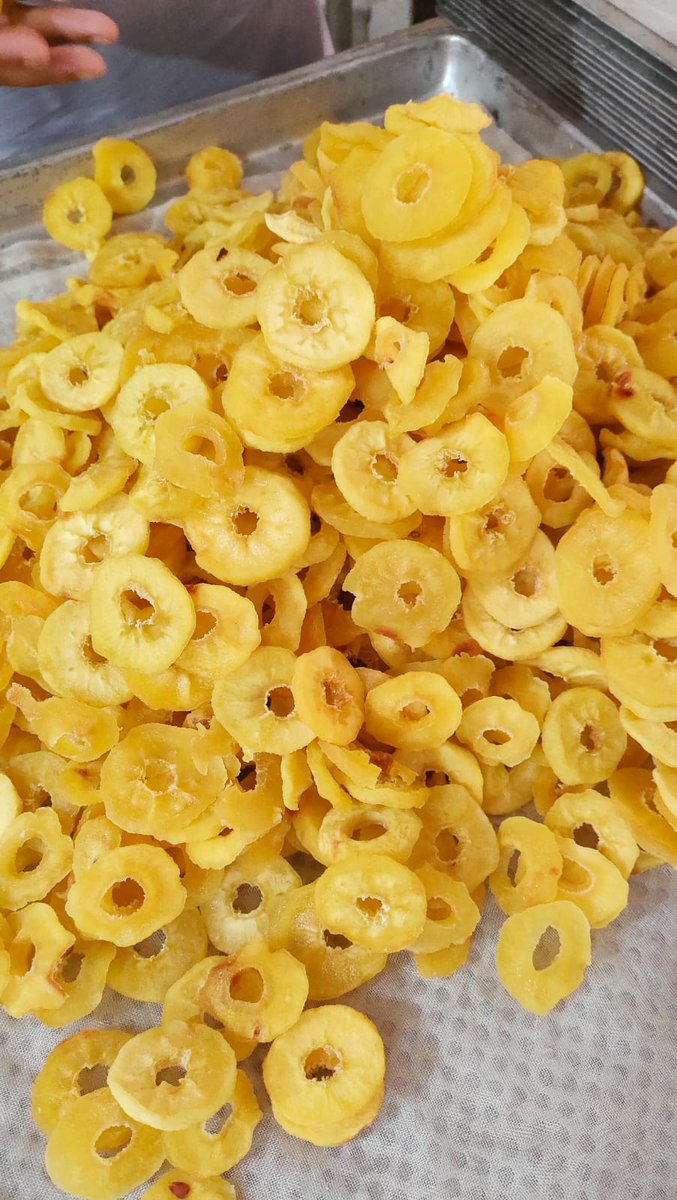 TradersToheed's tweet photo. Export Quality Dry Apple Dry Banana 🍌 Fry Banana Available https://t.co/ufoPlxWAjW