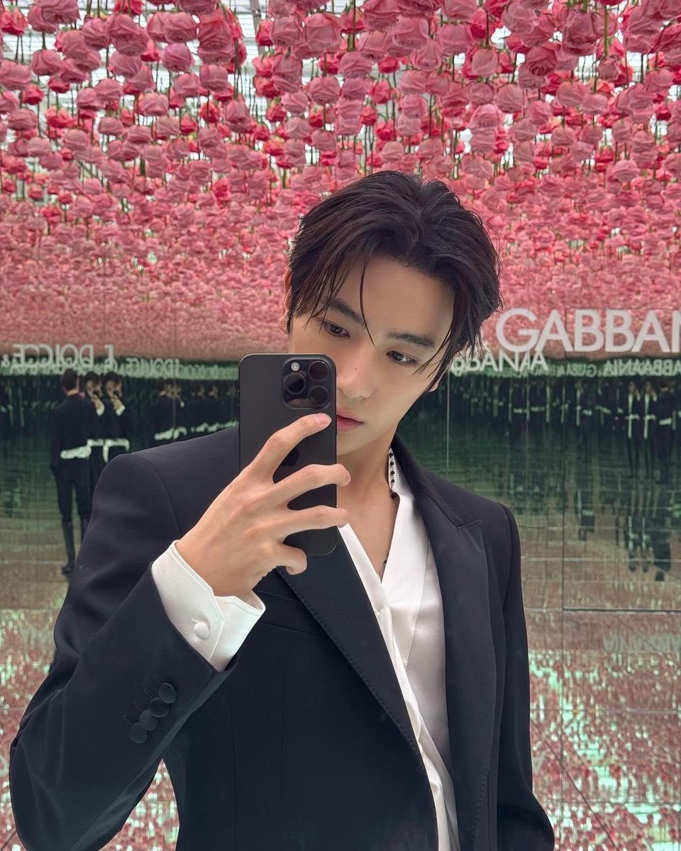 Found myself in the midst of the Dolce &amp; Gabbana scene, suit draped just right, not here to blend in. There’s a certain thrill in the details clean lines, understated shine, nothing overdone, just letting the look carry its own weight under these lights.