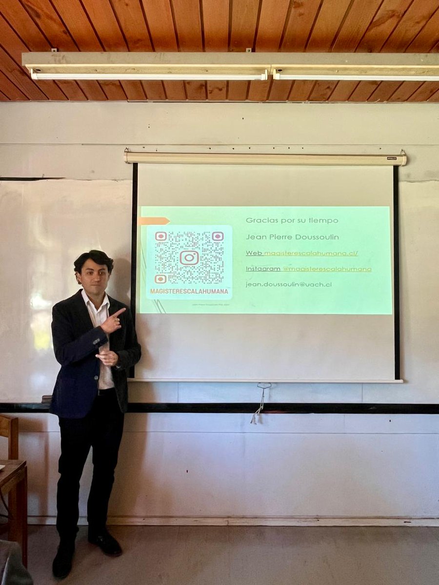 magistereh's tweet photo. Jean Pierre Doussoulin nos inspiró en #CONCAIC2024 con su taller sobre Economía Circular en la @UACh. Reflexionamos sobre diseño y sostenibilidad, además de conocer el Magíster en Desarrollo a Escala Humana y Economía Ecológica.🌍✨ #EconomíaCircular #EscalaHumana #Sostenibilidad https://t.co/WQE9VdOdr7
