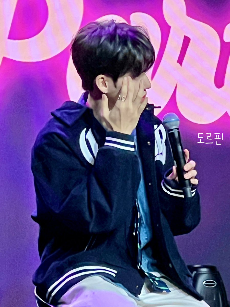 dorphine1030's tweet photo. 🐻🎂❤️

#황윤성 #DRIPPIN #드리핀 
#가을이_외롭지않게_태어나준_윤성아_생일축하해
#Love_is_always https://t.co/rLvzXcbYdU