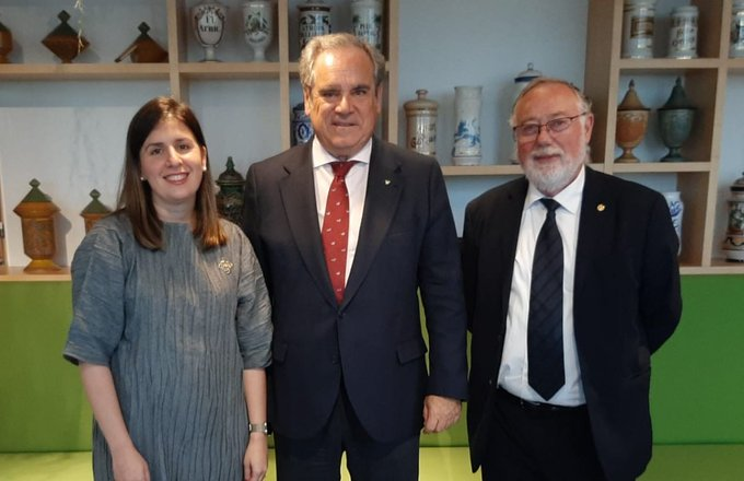 Farmaceuticos_'s tweet photo. Reunión institucional de @farmaceuticos_ y @CNPT_E para buscar líneas conjuntas de actuación en la lucha contra el tabaquismo. https://t.co/db7ibbinVA