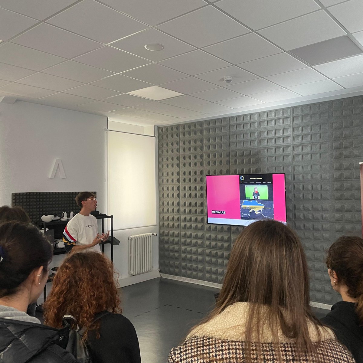 🎓 Hoy recibimos a las alumnas de Pedagogía de la <a href="/UBUEstudiantes/">Universidad Burgos</a>  para conocer nuestra metodología de trabajo. Hablamos de cómo cada disciplina aporta su visión única y de la importancia de la colaboración con otras facultades para desarrollar proyectos.

¡Gracias por la visita!