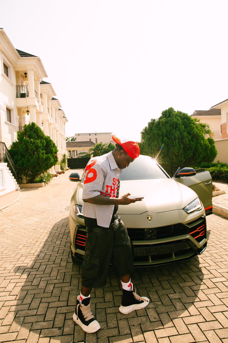 Zlatan_Ibile's tweet photo. About 30 https://t.co/SFPUwAfGYH
