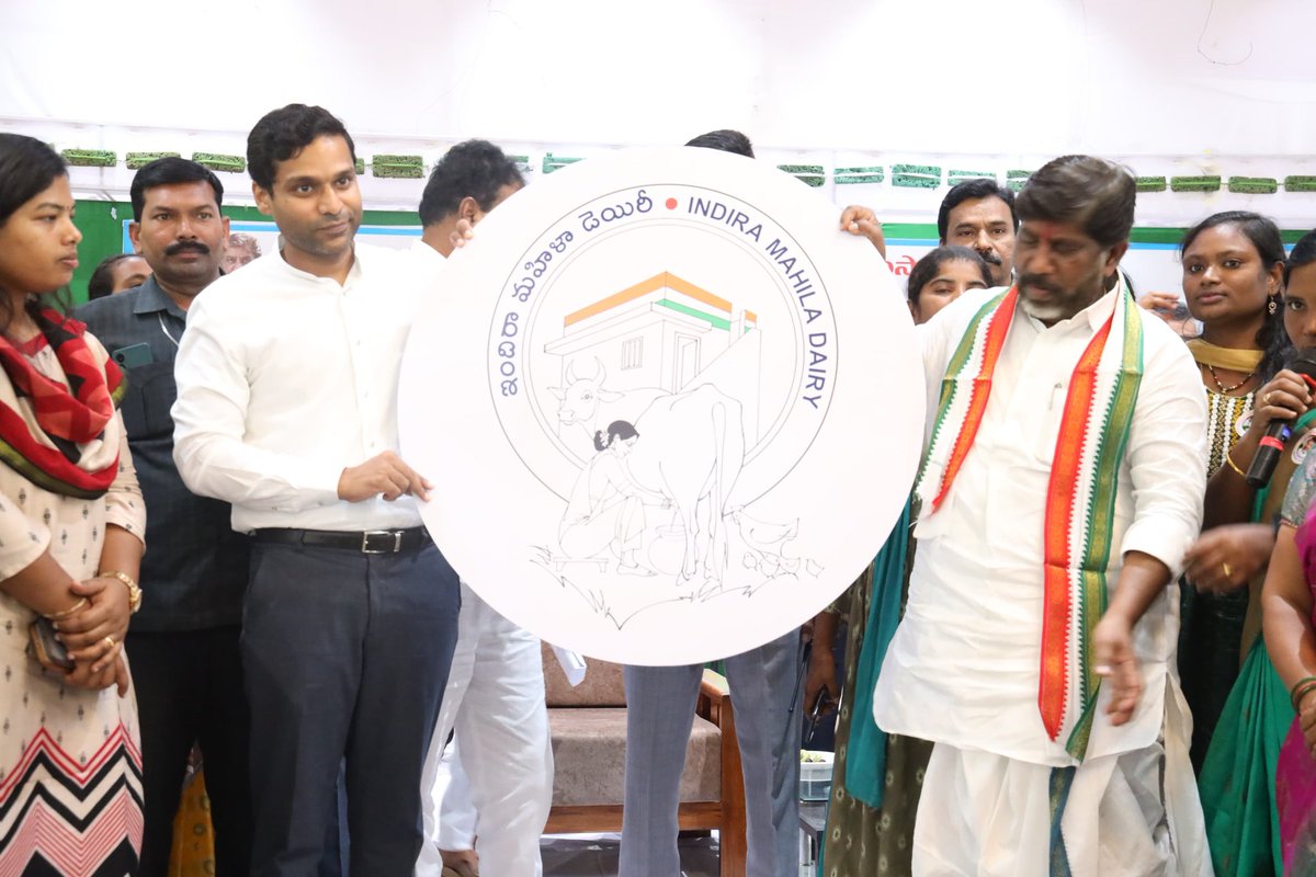 Collector_KMM's tweet photo. ఇందిరా మహిళా డెయిరీ లోగో ఆవిష్కరణ కార్యక్రమంలో రాష్ట్ర ఉప ముఖ్యమంత్రి గారి వెంట పాల్గొనుట.

డిప్యూటీ సి.ఎం.గారితో కలిసి త్రాగునీటి సరఫరాపై సంబంధిత అధికారులతో సమీక్ష.

సమగ్ర ఇంటింటి కుటుంబ సర్వేపై డిప్యూటీ సి.ఎం. నిర్వహించిన వి.సి. లో పాల్గొన్న జిల్లా కలెక్టర్ https://t.co/5kgMTLwynj