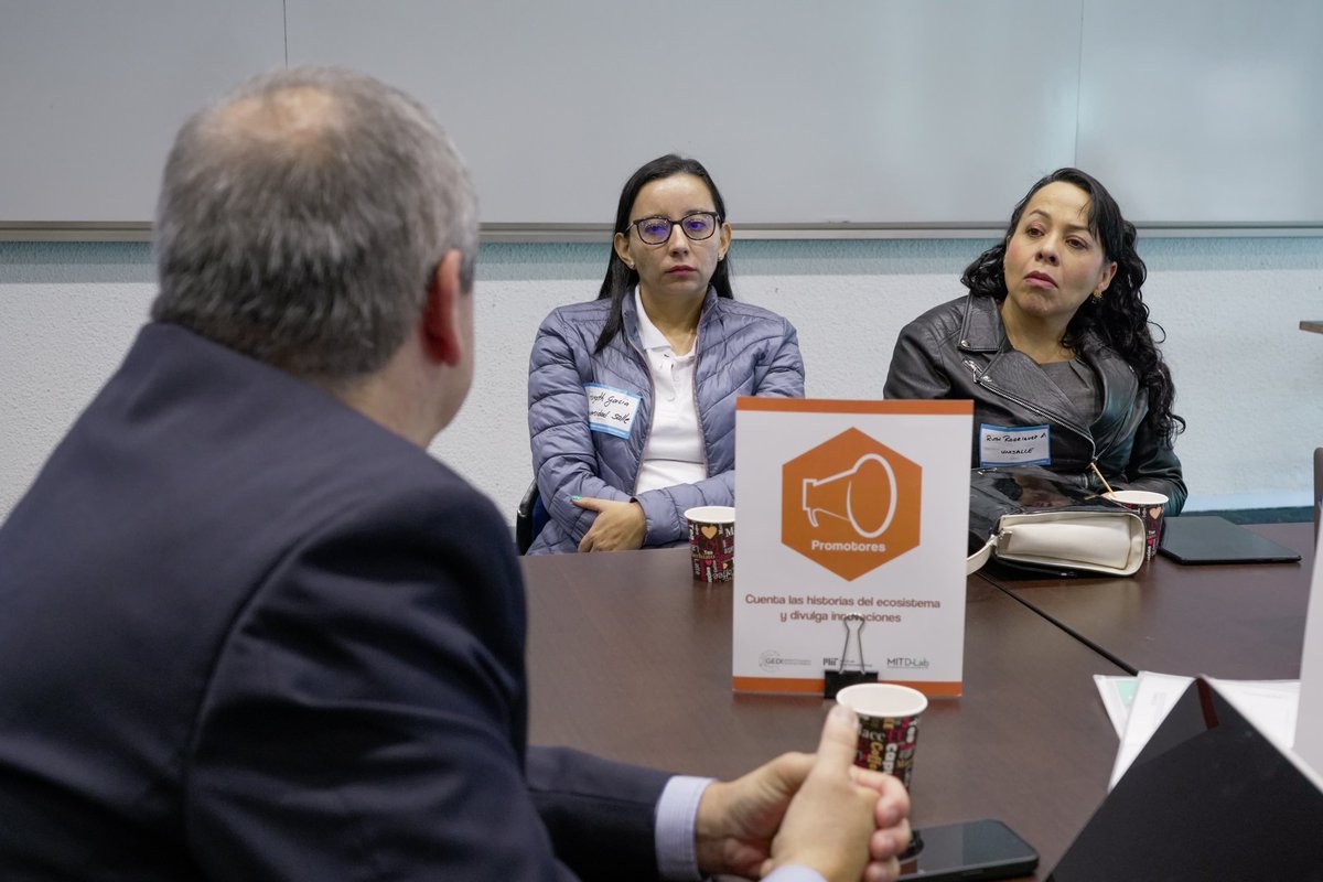 <a href="/Bogota/">Alcaldía de Bogotá</a> <a href="/vicsaavedraM/">Víctor Saavedra</a> "Los componentes de un ecosistema de innovación local son cuatro:
1️⃣Tener un propósito
2️⃣Actores clave: existen diferentes organizaciones o actores que participan y tienen diferentes roles como crear, convocar o proponer ideas.
3️⃣Los recursos: ambiente natural, capital humano,