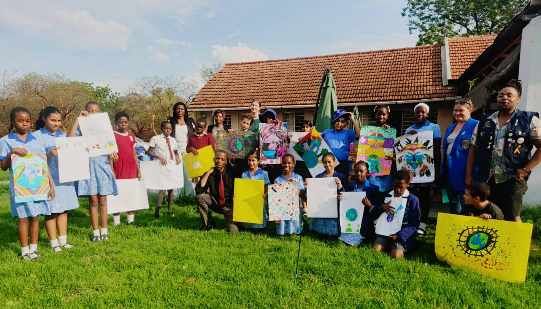 FundileNkala's tweet image. My learners participated in @lionsclubs  International  Peace Poster Competition workshop yesterday in Bulawayo. The annual competition empowers learners to express their vision for peace through art. We hope to bring the prize to Africa this year. #LionsClub #Art4Peace