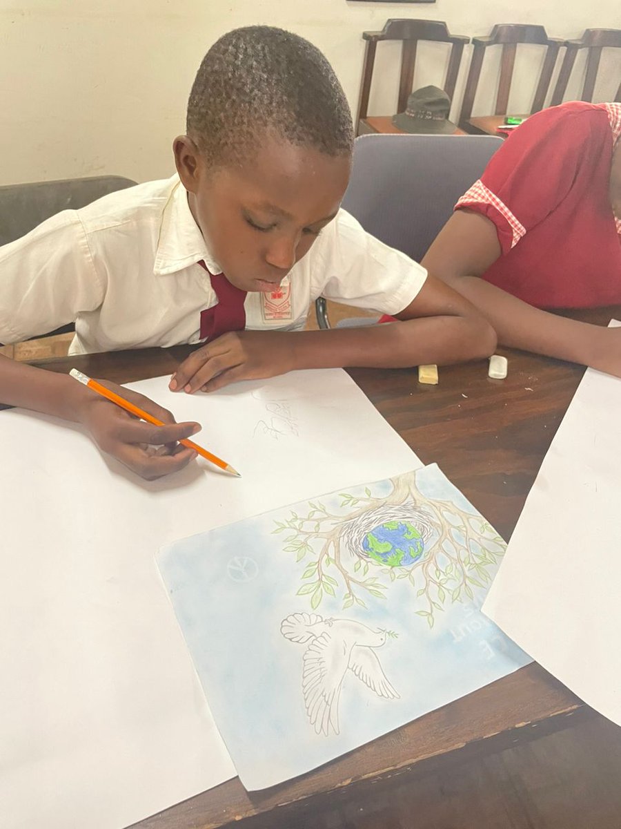 FundileNkala's tweet image. My learners participated in @lionsclubs  International  Peace Poster Competition workshop yesterday in Bulawayo. The annual competition empowers learners to express their vision for peace through art. We hope to bring the prize to Africa this year. #LionsClub #Art4Peace