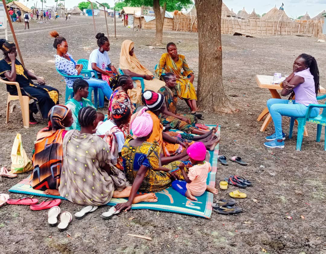 ACRA_SouthSudan's tweet photo. Access to information on sexual and reproductive health empowers women to make informed decisions about their bodies and future. 

ACRA continues to work towards a #SouthSudan where women are informed and empowered. 

Join us and together let’s improve the lives of women.

#SRHR 
#Accesstoinformation