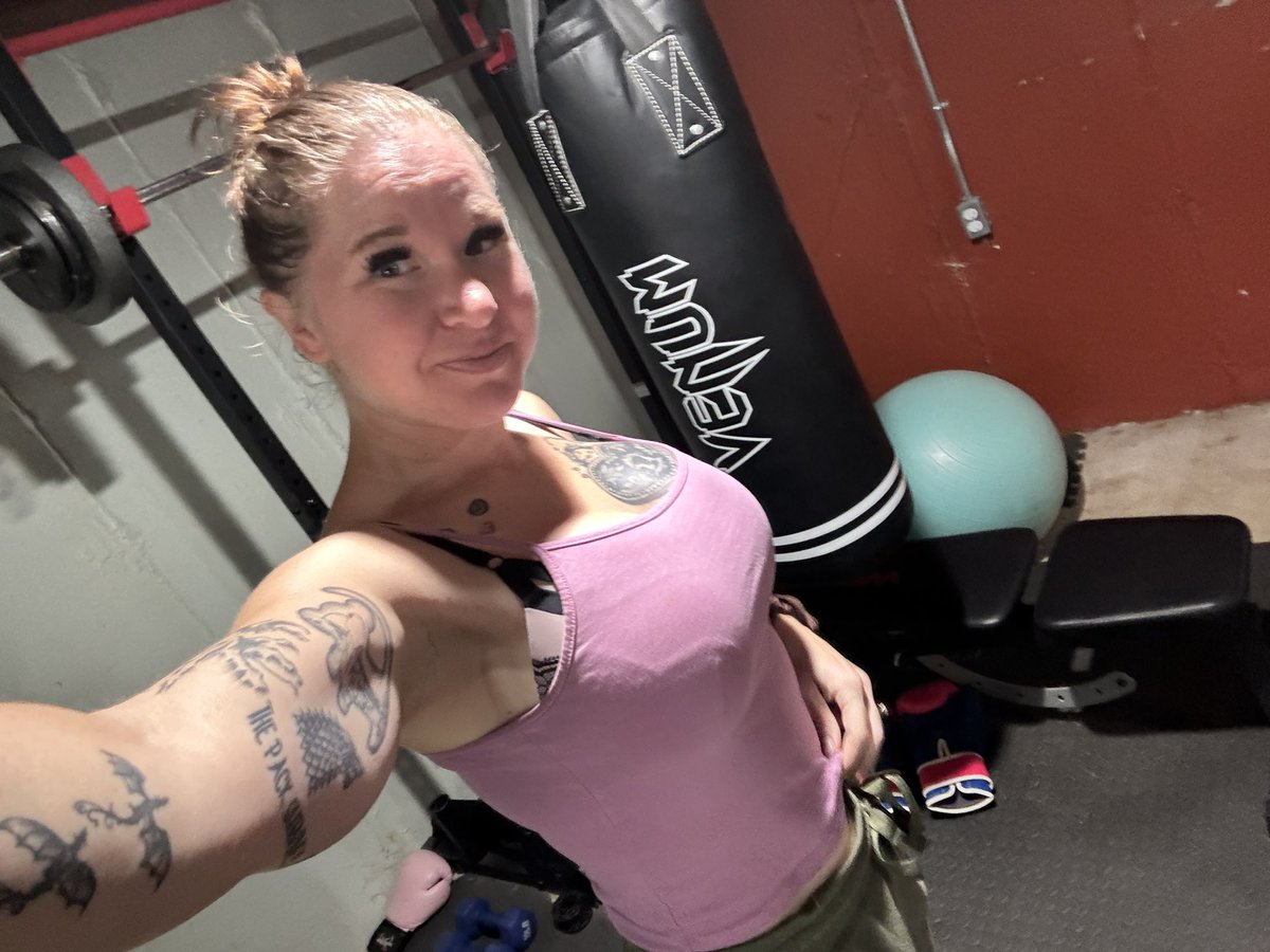 Elle_Jay_Bae's tweet photo. Stop for a minute, breathe, and be proud of how far you have come. #workoutgirl #dontquit #bad https://t.co/1GFfiDe4XB