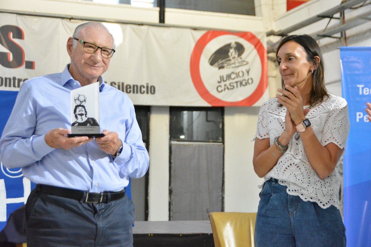 ayesidun's tweet photo. En el marco del 12º Congreso de Periodismo Deportivo, hicimos la entrega del Premio Diego Armando Maradona al periodista Ernesto Cherquis Bialo. 

Este premio reconoce a quienes honran la profesión y desafían las lógicas imperantes en los monopolios mediáticos. https://t.co/zafKhi91Tb