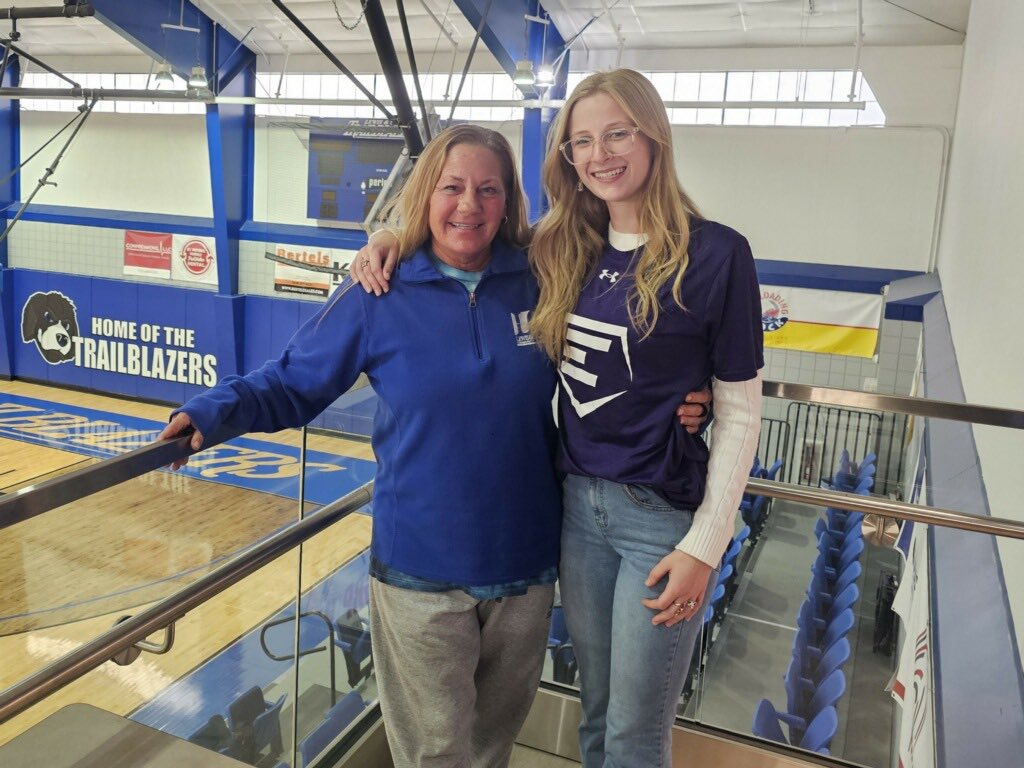 ExtremeElite_16's tweet photo. Extreme Midwest 2025 athletes have been on the move lately with a few camps/visits looking for their right collegiate fit! 

@OliviaLancers03 - United States Coast Guard 
@samaugustine07 - @UMSLSoftball 
@avataulbee - @lewisandclarkcc

💜 #extremepride #extremeelite #foreverhome https://t.co/1M1c5AlNXE