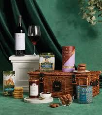 jebrittan2's tweet photo. Meantime Iโve complained about Mohamed Al Fayed continuously since 2017 at as high a level as possible
Only to discover Met Police Chiefs have been getting quietly fat on likely the MOST luxurious Harrods Hampers and fat Fayed envelopes stuffed with wadges of cash ๐ฐ
#HamperGate https://t.co/6raYL1zu57