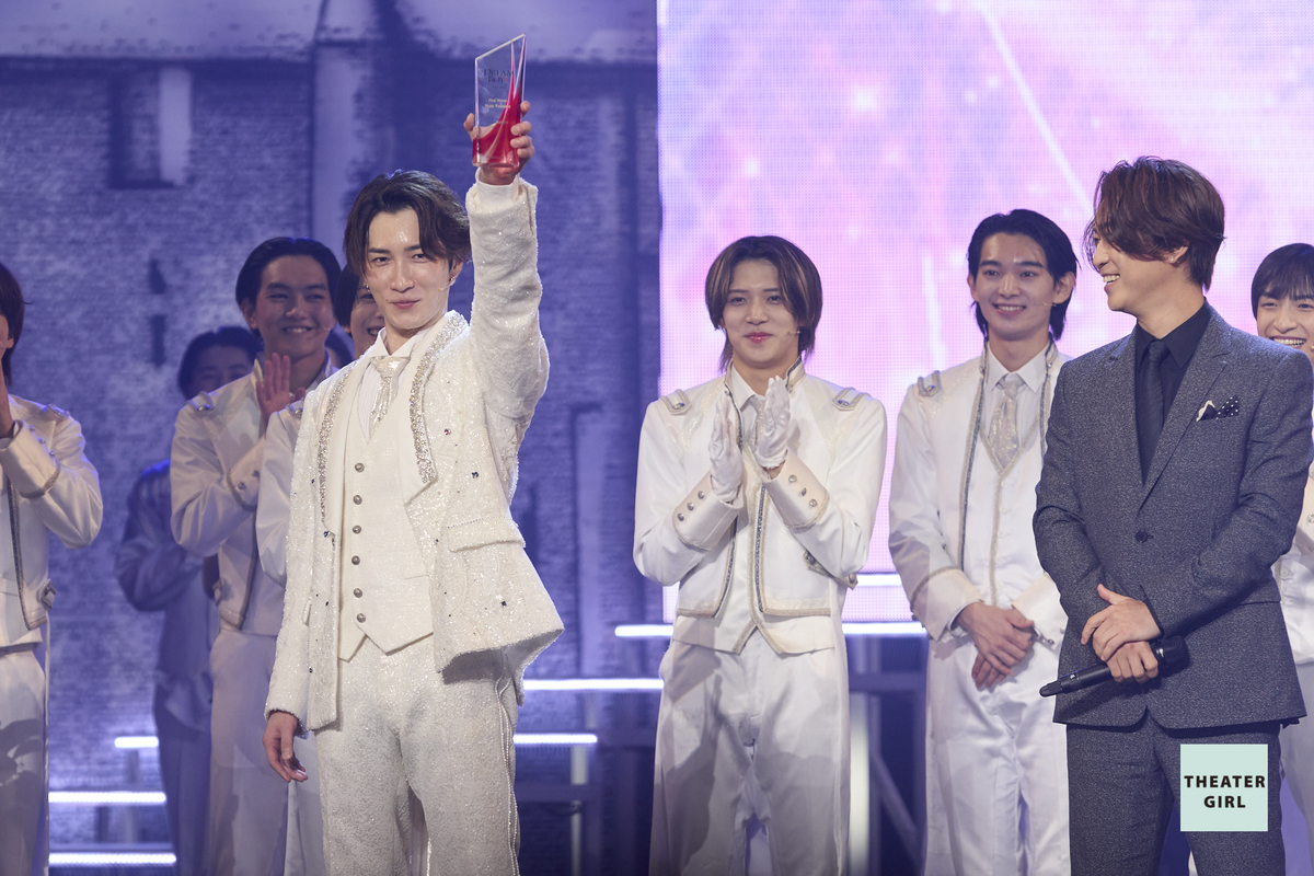 theatergirl_jp's tweet photo. 10/29に大千穐楽を迎えた、現・帝国劇場最後となる『DREAM BOYS』

#渡辺翔太（#SnowMan）、#森本慎太郎（#SixTONES）ら登壇
サプライズゲストに #亀梨和也✨
大千穐楽記念カーテンコールの様子をお届け📷
https://t.co/elIbYWpO7H

#DREAMBOYS #ドリボ #現帝劇ラストドリボ #少年忍者 #紫吹淳 #鳳蘭 https://t.co/f88YjpXkOh