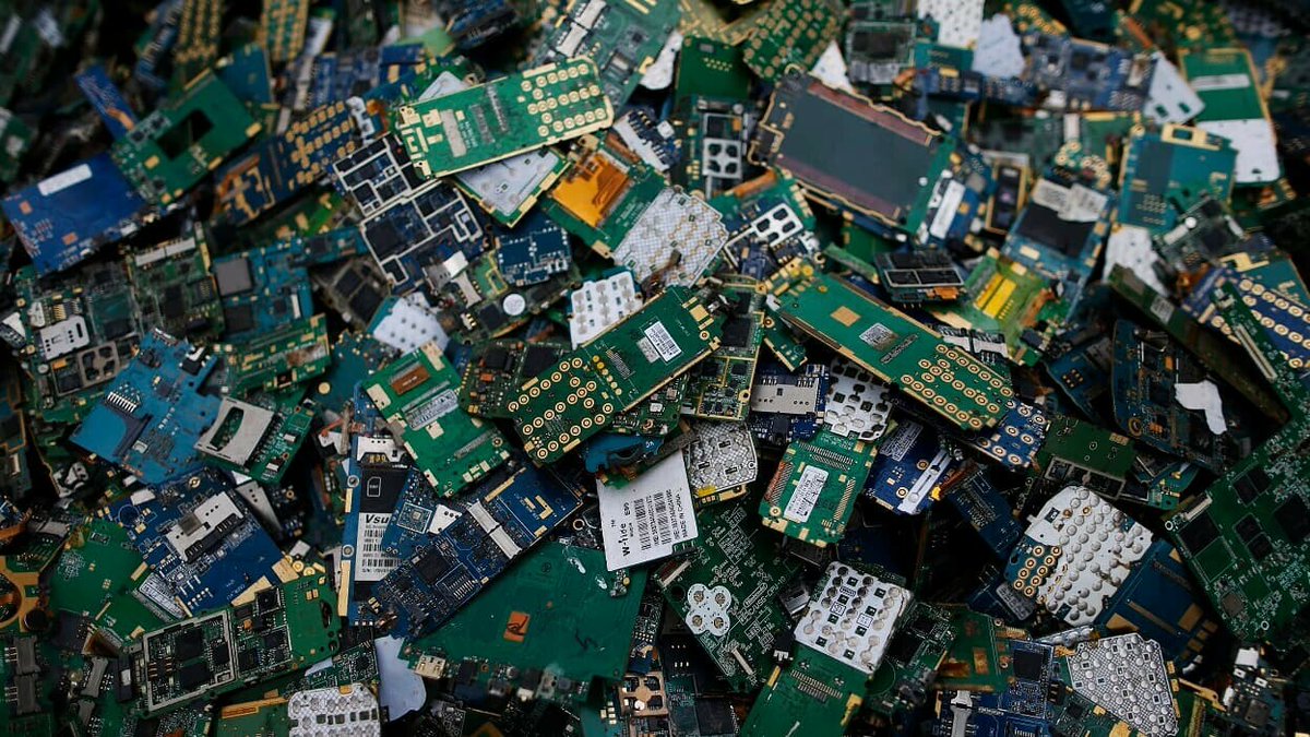 bfmtech_'s tweet photo. L'IA engendrera autant de pollution que 10 milliards d'iPhone jetés d'ici 2030, selon une étude
https://t.co/uW9gObFNu4 https://t.co/bknowhuog7