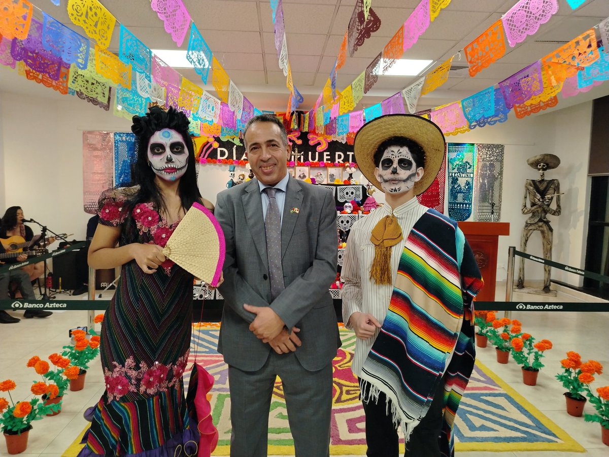 RASDPANAMA1's tweet photo. Un gusto haber asistido a la inauguración del alter dia de los muertos en la Embajada de México acompañando a su Excelencia el Embajador Alejandro Bichir, el equipo de la mision diplomática y poder conocer más sobre la rica cultura de este hermano país.
Gracias https://t.co/Eue5KAz6Iw