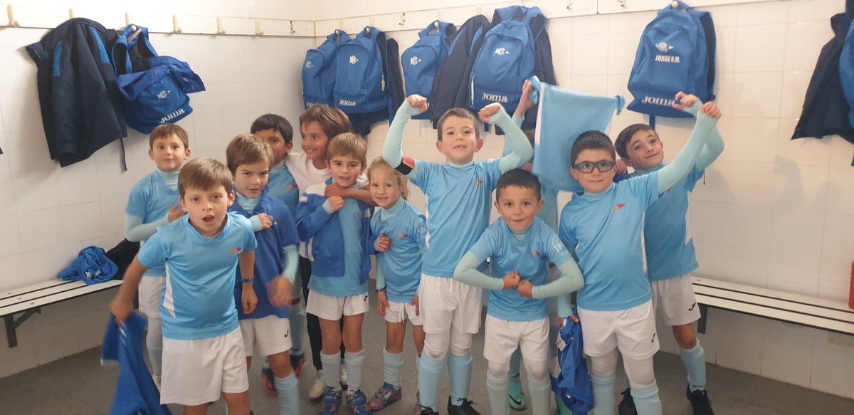 cdarces_oficial's tweet photo. Con una victoria muy especial de nuestro Prebenjamín #ArcesB terminóa jornada y lo hizo con la mejor sonrisa del fin de semana, una sonrisa que significa paciencia,trabajo y esfuerzo,todo ello igual a formación,con sus tiempos marcados
GRANDES PEQUEÑOS🩵!
Jairo&Agustín 🙌 https://t.co/z7aSqxoRli