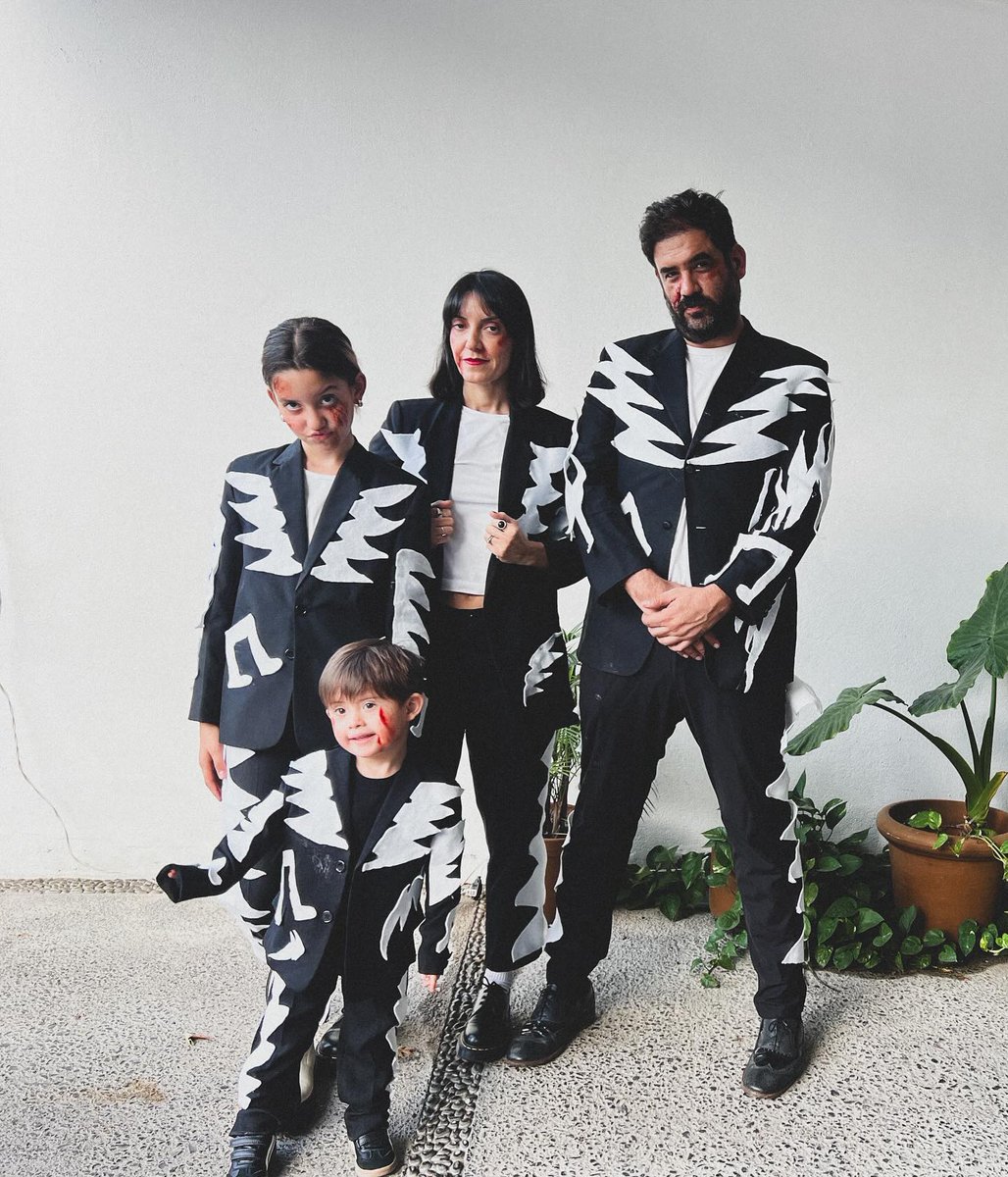 TheHives's tweet image. Halloween done properly. Show us all your Hives outfits this year.  

10/10 effort Priscilla, Mauricio &amp;amp; co.