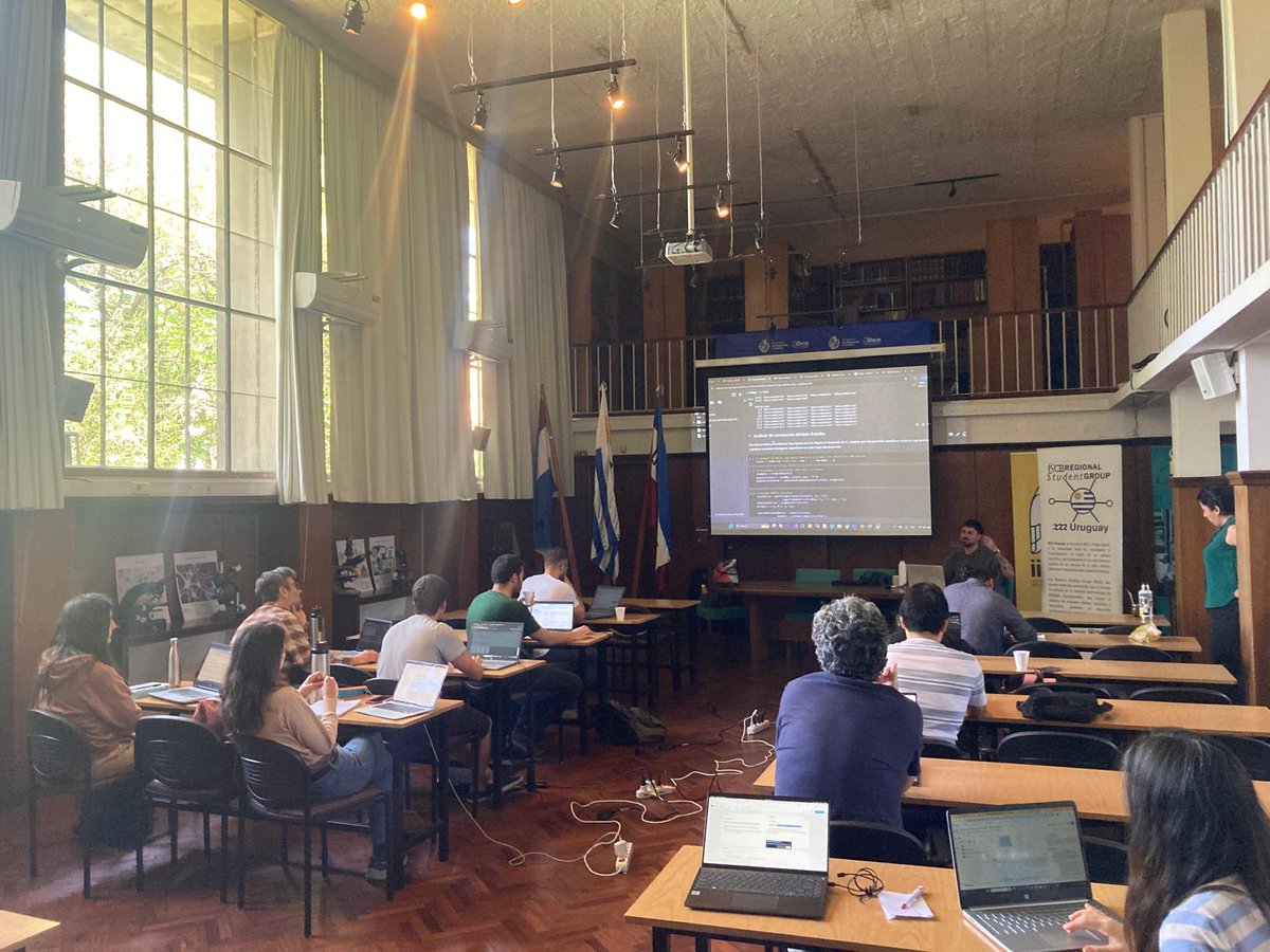 RSG_Uruguay's tweet image. En el 3er Ciberlunes de RSG Uruguay, Sofía y Lucas nos introdujeron a la construcción de redes de co-expresión génica. 👏👏👏