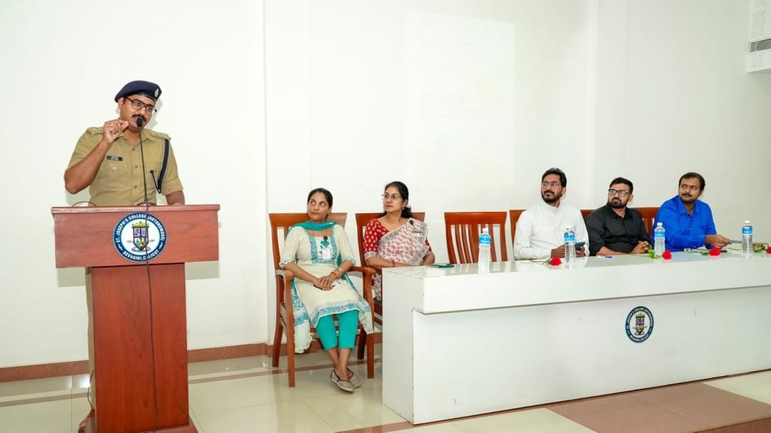 educationmbi's tweet photo. ദേവഗിരി കോളേജില്‍ സൈബർ സുരക്ഷ ബോധവത്കരണ പരിപാടി https://t.co/LjYXJavvr5 https://t.co/n9kNnsowDP